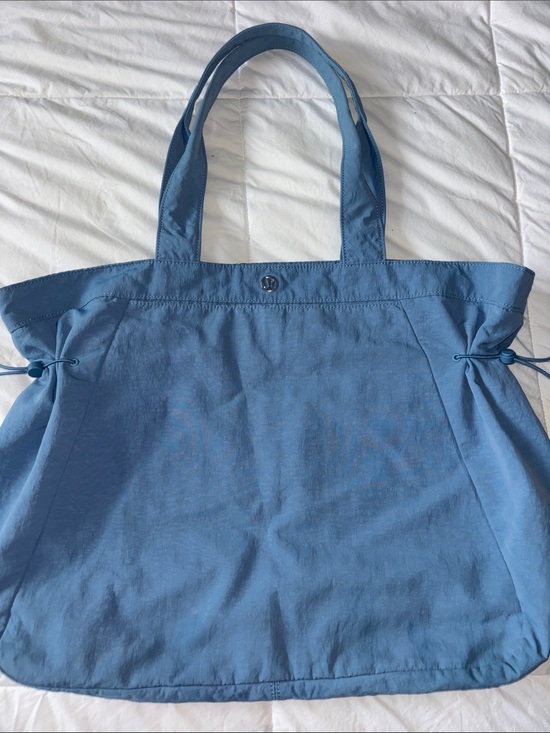 lululemon athletica Handbags - Lululemon Tote Bag 20L Blue
